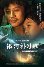 Nonton Film Looking Up (2019)